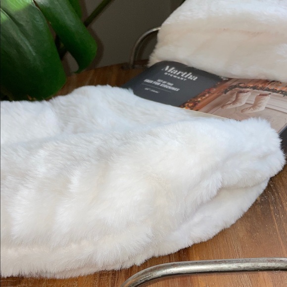 ❄️Martha Stewart Set of 2 Plush White Holiday Stockings ❄️NWT - Picture 9 of 11